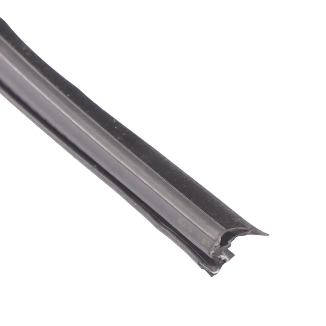 Porta posteriore Guarnizione gomma interna destra per Audi A4 B9 con numero di parte 8W0839480 Audi A4 B9 Porta posteriore Guarnizione gomma interna destra - SKU 8W0839480 - Numero di parte 8W0839480