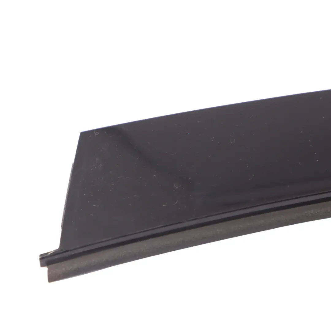 Listwa Osłona Dekoracyjna Słupka B Drzwi Tył Prawo do Audi A4 B9 o numerze 8W0839902A Audi A4 B9 Listwa Osłona Dekoracyjna Słupka B Drzwi Tył Prawo - SKU 8W0839902A - Numer Części 8W0839902A