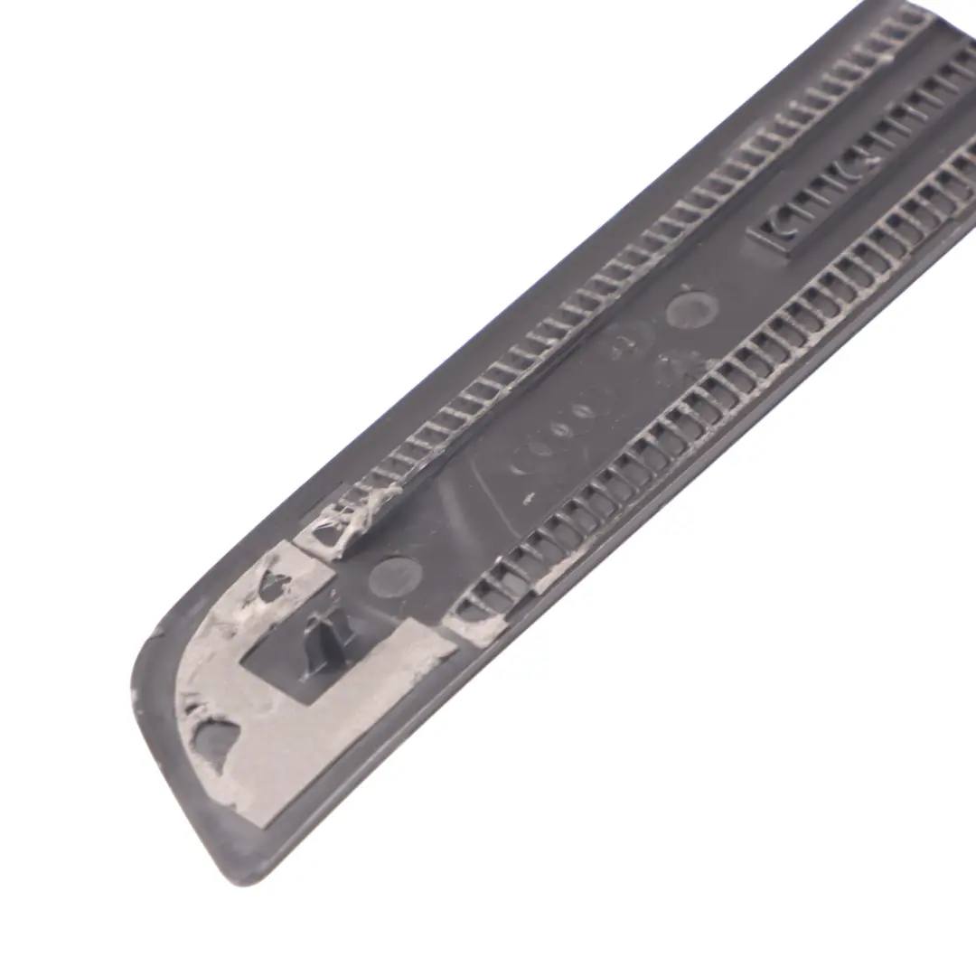 Plaque de seuil avant droite pour Audi A4 B9 à propos du numéro de pièce 8W0853374F Audi A4 B9 Plaque de seuil avant droite - SKU 8W0853374F - Numéro de pièce 8W0853374F