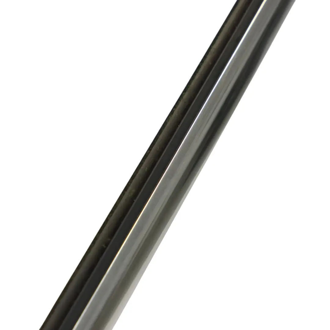 Moldura Cromada Junta Ventana Puerta Trasera Izquierda para Audi A4 B9 con número de pieza 8W0853763E Audi A4 B9 Moldura Cromada Junta Ventana Puerta Trasera Izquierda - SKU 8W0853763E - Número de pieza 8W0853763E