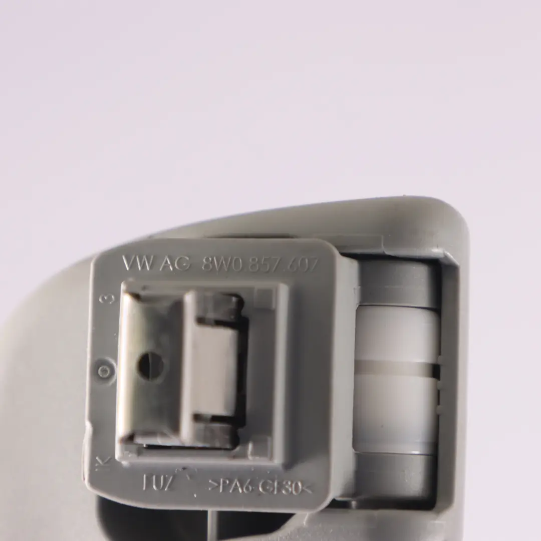 Maniglia interna del tetto 4x Set per Audi A4 B9 con numero di parte 8W0857607 Audi A4 B9 Maniglia interna del tetto 4x Set - SKU 8W0857607 - Numero di parte 8W0857607