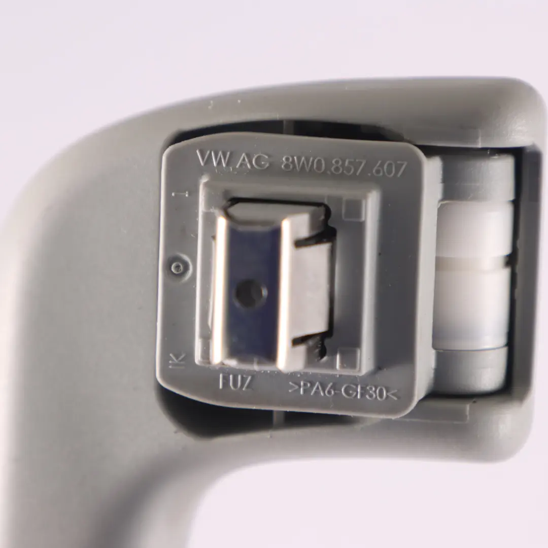 Rączka Rączki Uchwyt Podsufitki Komplet do Audi A4 B9 o numerze 8W0857607 Audi A4 B9 Rączka Rączki Uchwyt Podsufitki Komplet - SKU 8W0857607 - Numer Części 8W0857607