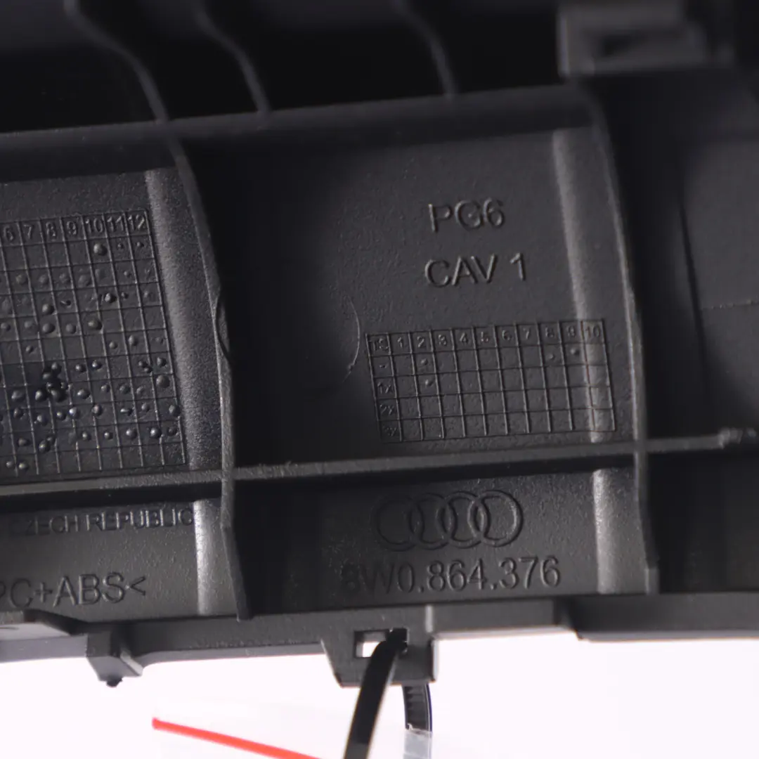 Audi A4 B9 Osłona Tunelu Środkowego Ramka Nawiewów Gniazdo 12V - SKU 8W0863324 - Numer Części 8W0863324