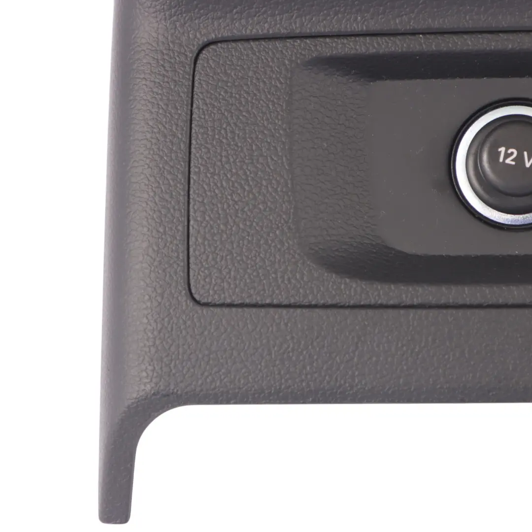 Audi A4 B9 Console central Cache air frais arrière Garniture Prise 12V - SKU 8W0863324 - Numéro de pièce 8W0863324