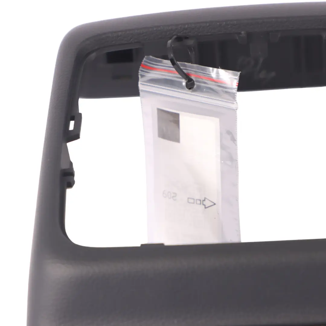 Audi A4 B9 Console centrale posteriore Copertura aria Presa 12V - SKU 8W0863324 - Numero di parte 8W0863324