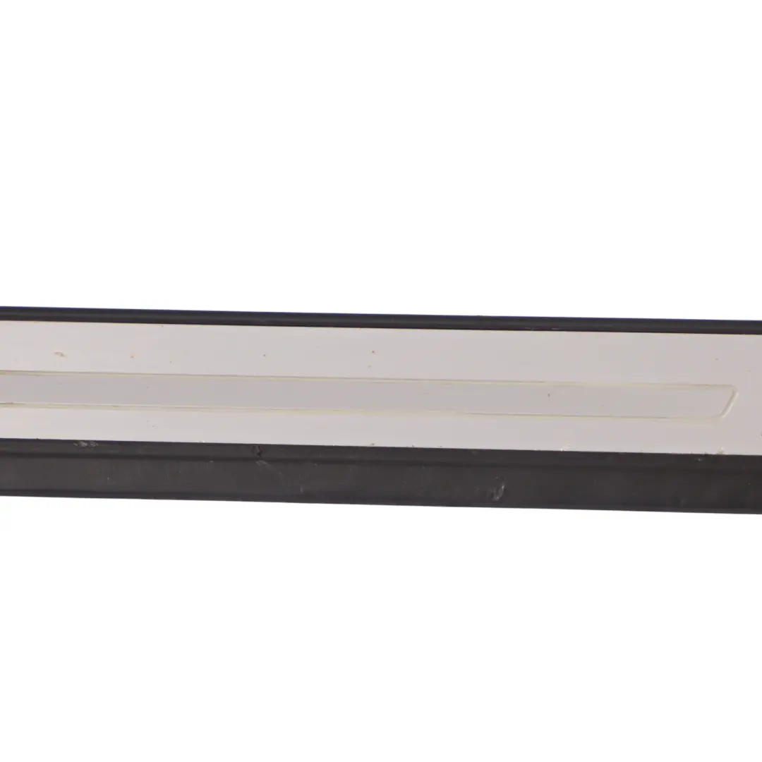 Striscia soglia porta anteriore destra Ingresso Trim Plate per Audi A4 B9 con numero di parte 8W0947418A Audi A4 B9 Striscia soglia porta anteriore destra Ingresso Trim Plate - SKU 8W0947418A - Numero di parte 8W0947418A