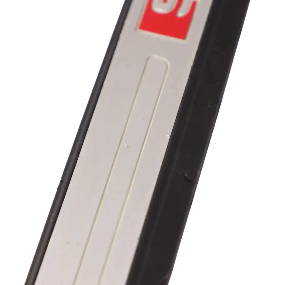 Listón umbral puerta Placa embellecedora entrada derecha para Audi A4 B9 con número de pieza 8W0947418A Audi A4 B9 Listón umbral puerta Placa embellecedora entrada derecha - SKU 8W0947418A - Número de pieza 8W0947418A