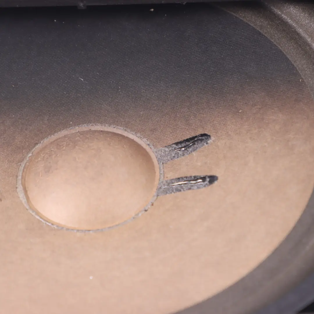 Haut parleur de sous grave arrière central Hi-Fi pour Audi A4 B9 à propos du numéro de pièce 8W5035412 Audi A4 B9 Haut parleur de sous grave arrière central Hi-Fi - SKU 8W5035412 - Numéro de pièce 8W5035412