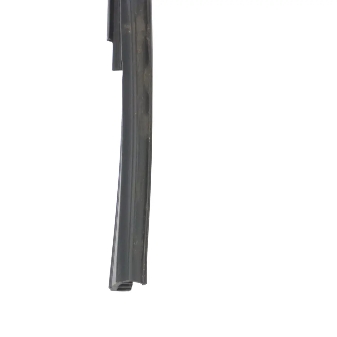 Cadre de Fenêtre Arrière Porte Gauche Cache Joint Guide pour Audi A4 B9 à propos du numéro de pièce 8W5839431C Audi A4 B9 Cadre de Fenêtre Arrière Porte Gauche Cache Joint Guide - SKU 8W5839431C - Numéro de pièce 8W5839431C