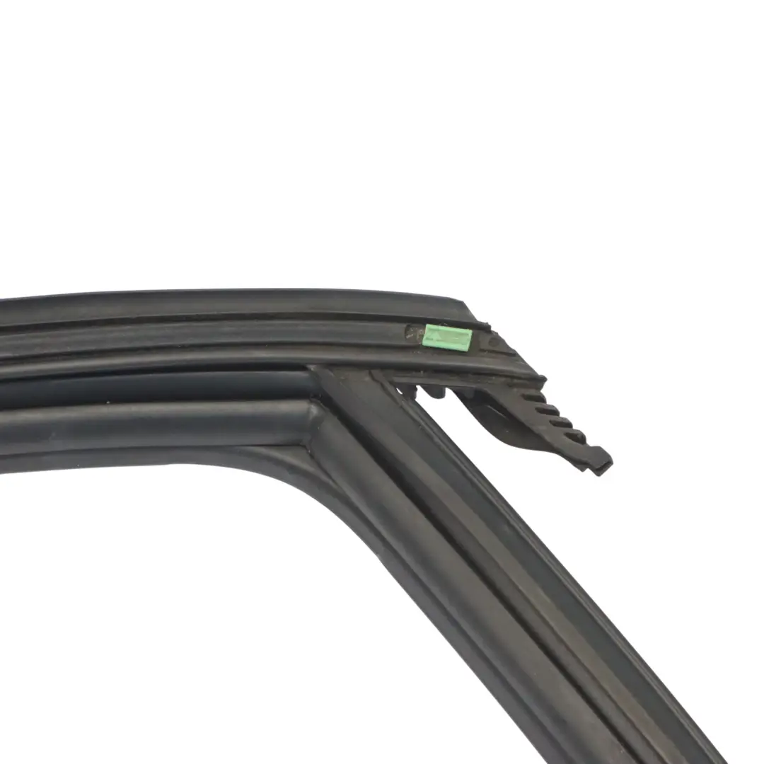 Telaio finestra porta posteriore copertura guarnizione per Audi A4 B9 con numero di parte 8W5839431C Audi A4 B9 Telaio finestra porta posteriore copertura guarnizione - SKU 8W5839431C - Numero di parte 8W5839431C