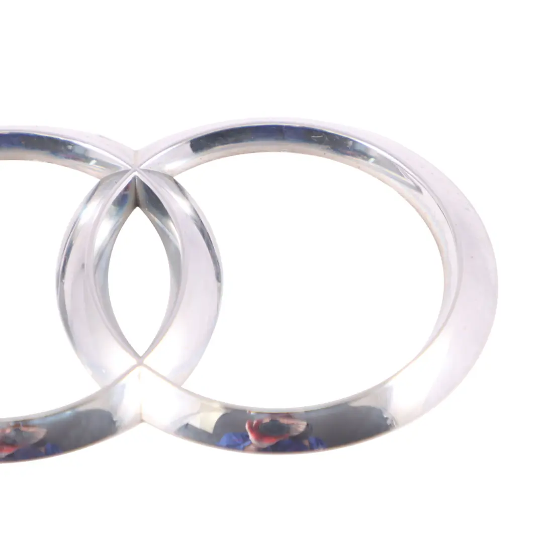 Coperchio posteriore Stella Emblema Logo Distintivo Cromo per Audi A4 B9 con numero di parte 8W5853742 Audi A4 B9 Coperchio posteriore Stella Emblema Logo Distintivo Cromo - SKU 8W5853742 - Numero di parte 8W5853742