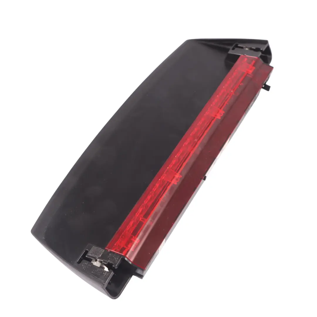 Audi A4 B9 Trzecie Światło Stopu - SKU 8W5945097 - Numer Części 8W5945097