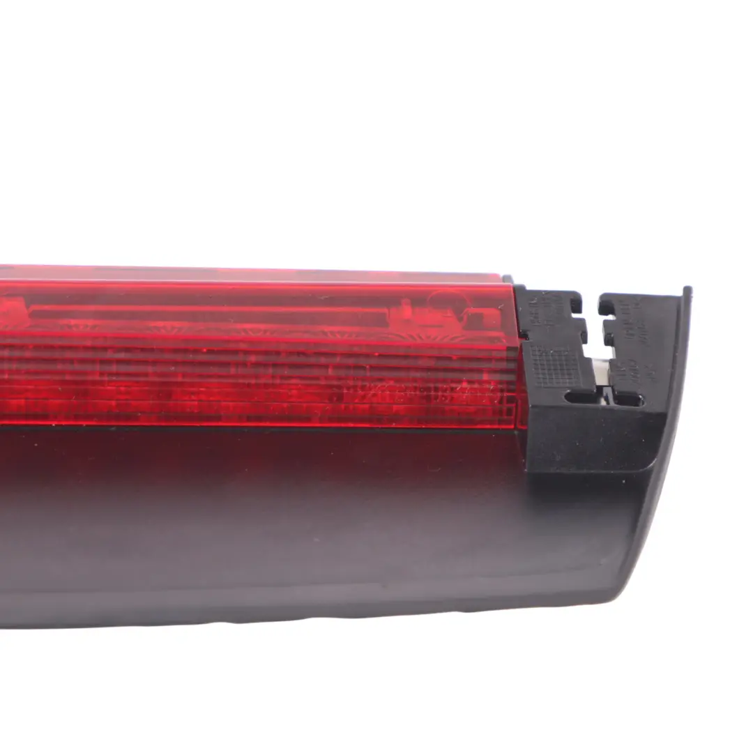 Feu stop arrière central supérieur de troisième frein pour Audi A4 B9 à propos du numéro de pièce 8W5945097 Audi A4 B9 Feu stop arrière central supérieur de troisième frein - SKU 8W5945097 - Numéro de pièce 8W5945097