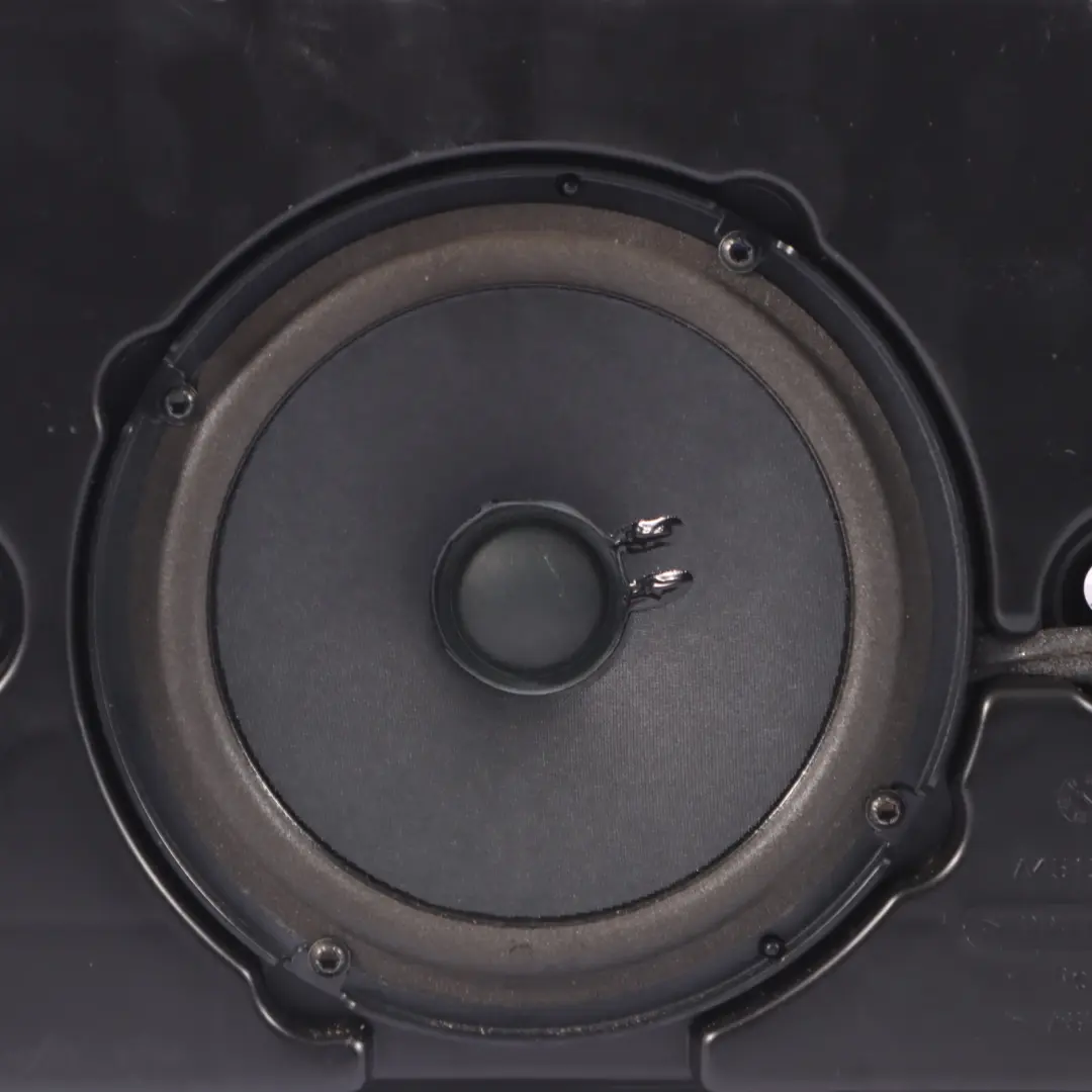 Audi A4 B9 Centre arrière Subwoofer Haut parleur Basse - SKU 8W9035382 - Numéro de pièce 8W9035382