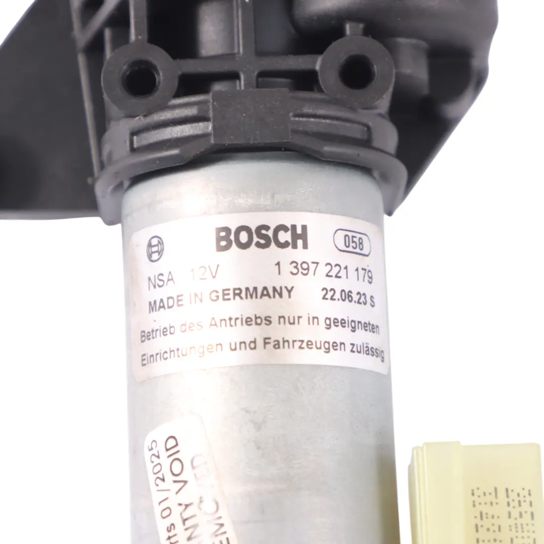 Elektroscharnier Kofferraum Hinten Rechts Navarra Blau Metallic - X5H für Audi A4 B9 mit Teilenummer 8W9827300B Audi A4 B9 Elektroscharnier Kofferraum Hinten Rechts Navarra Blau Metallic - X5H - SKU 8W9827300B-NAB - Teilenummer 8W9827300B