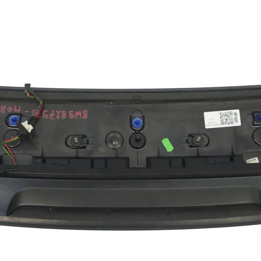 Audi A4 B9 Embellecedor Maletero Portón Trasero Azul Claro Luna - X5R 8W9827933 - SKU 8W9827933-MOB - Número de pieza 8W9827933-MOB