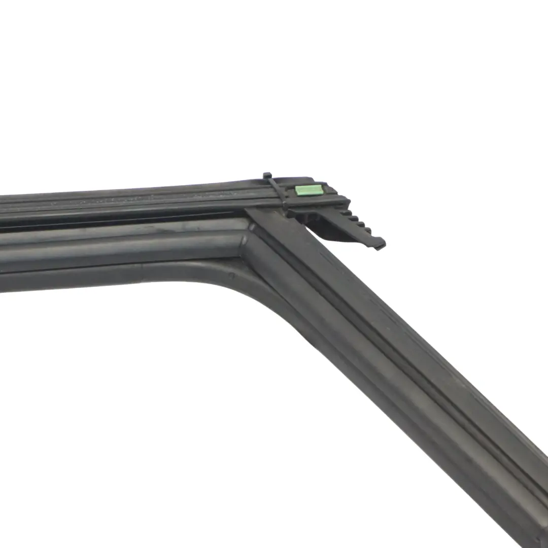 Porta posteriore finestra guida striscia telaio sinistra per Audi A4 B9 con numero di parte 8W9839431D Audi A4 B9 Porta posteriore finestra guida striscia telaio sinistra - SKU 8W9839431D - Numero di parte 8W9839431D