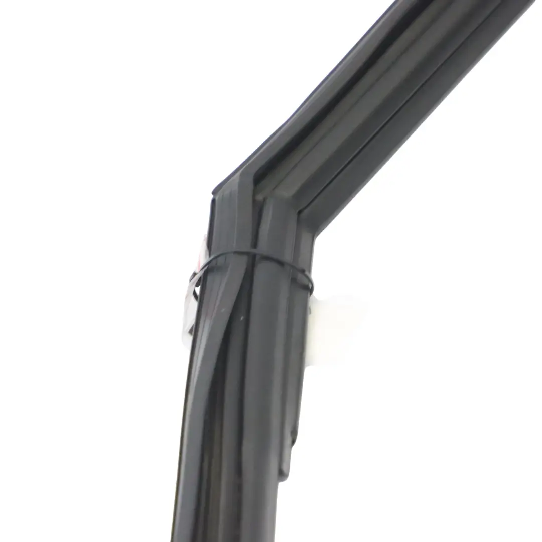 Audi A4 B9 Guía de la ventanilla de la puerta trasera Banda Derecho - SKU 8W9839432D - Número de pieza 8W9839432D