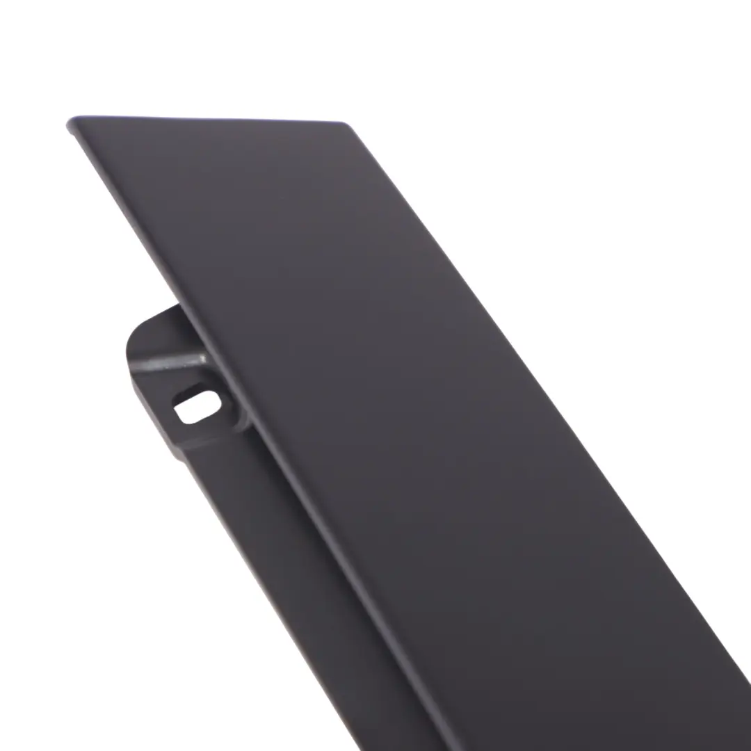 Tapa embellecedora puerta vertical Audi A4 B9 trasera izquierda para con número de pieza 8W9839903A Tapa embellecedora puerta vertical Audi A4 B9 trasera izquierda - SKU 8W9839903A - Número de pieza 8W9839903A