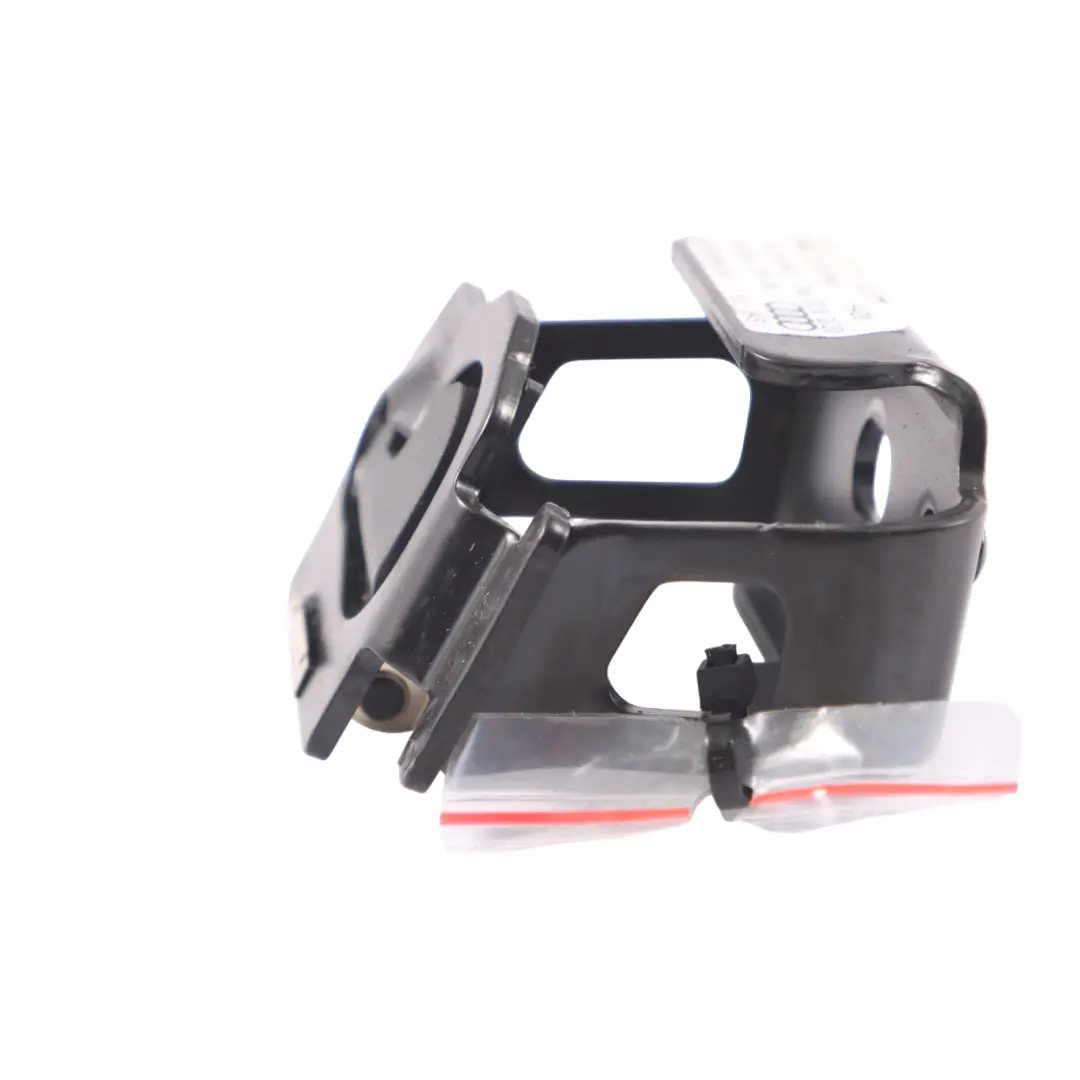 Audi A4 B9 8W Filet de retenue de bagages Prise de verrouillage Noir - SKU 8W9861735 - Numéro de pièce 8W9861735