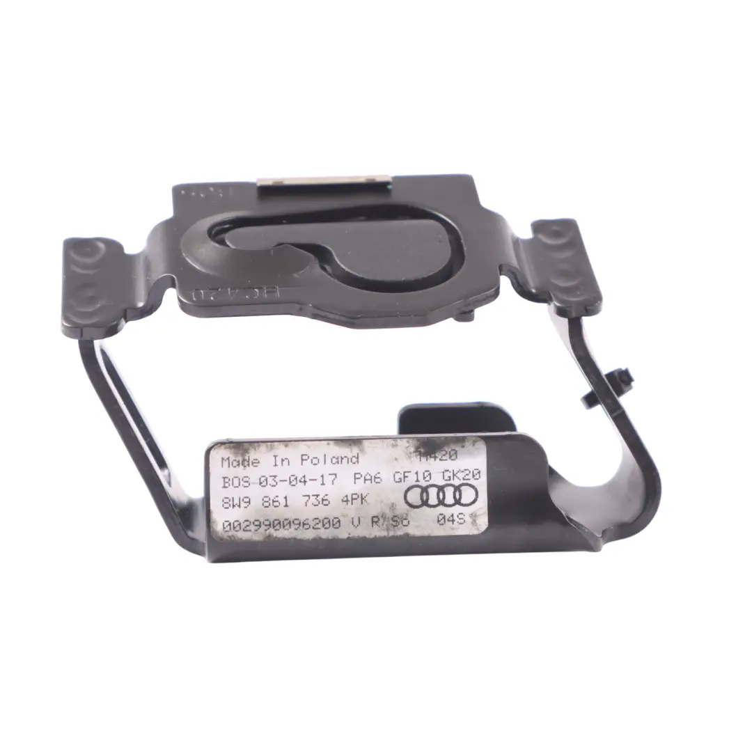 Audi A4 B9 8W Uchwyt Rolety Siatki Bagażnika Prawa Przednia - SKU 8W9861736 - Numer Części 8W9861736
