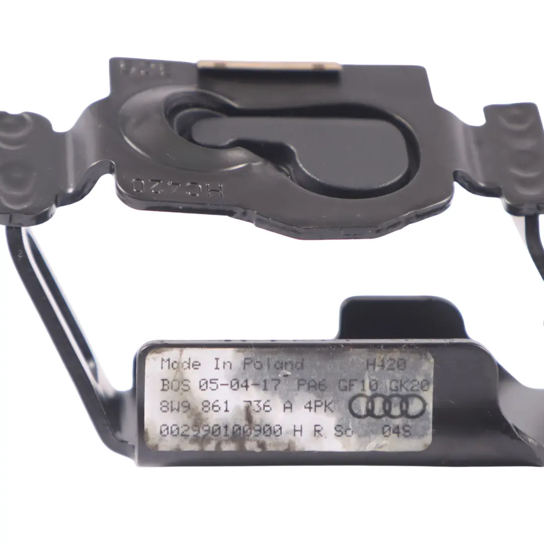 Audi A4 B9 8W Filet retenue bagages Prise verrouillage arrière droite - SKU 8W9861736A - Numéro de pièce 8W9861736A