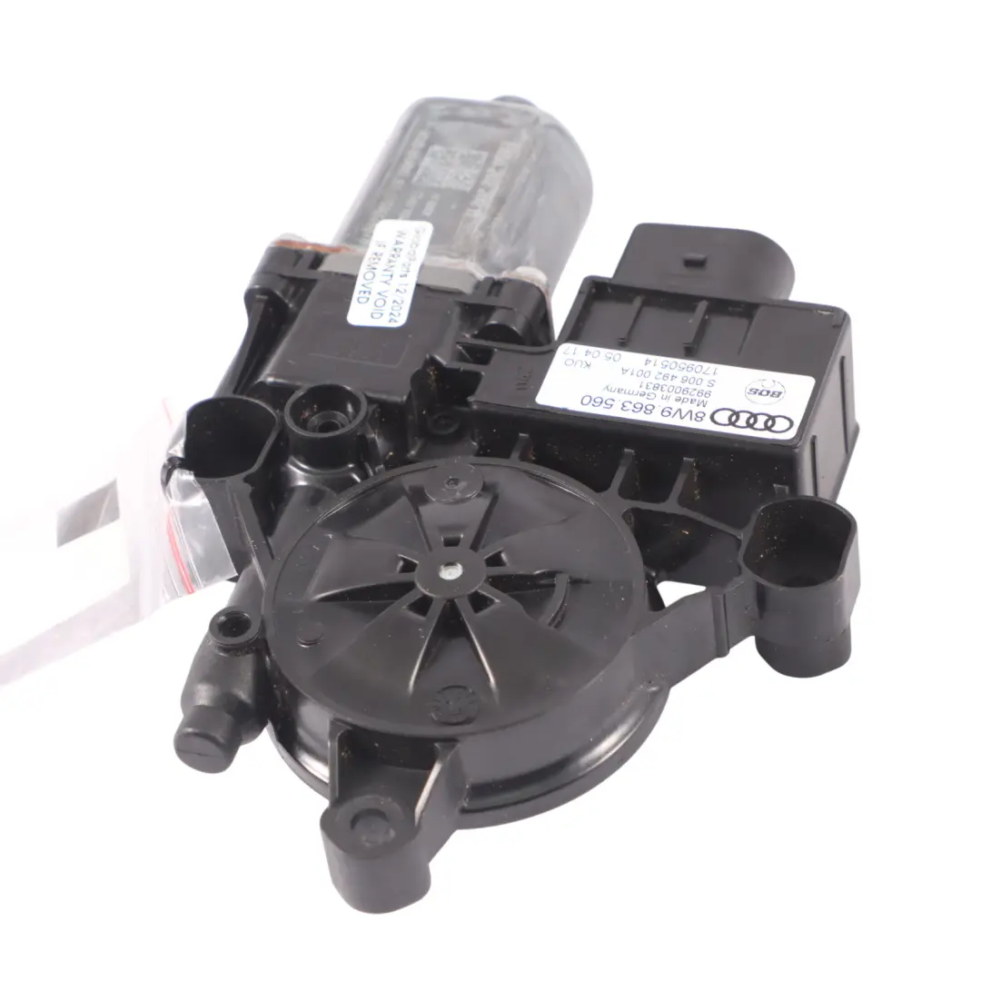 Servomotor de cierre del portón trasero del maletero para Audi A4 B9 con número de pieza 8W9863560 Audi A4 B9 Servomotor de cierre del portón trasero del maletero - SKU 8W9863560 - Número de pieza 8W9863560