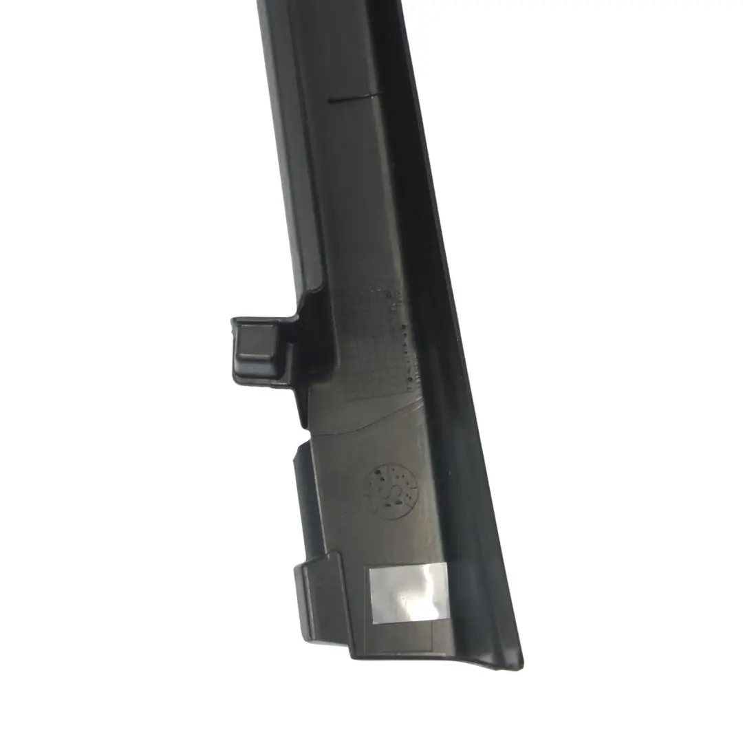 Moulure d'encadrement de vitre de porte arrière droite pour Audi A4 B9 à propos du numéro de pièce 8W9867672 Audi A4 B9 Moulure d'encadrement de vitre de porte arrière droite - SKU 8W9867672 - Numéro de pièce 8W9867672