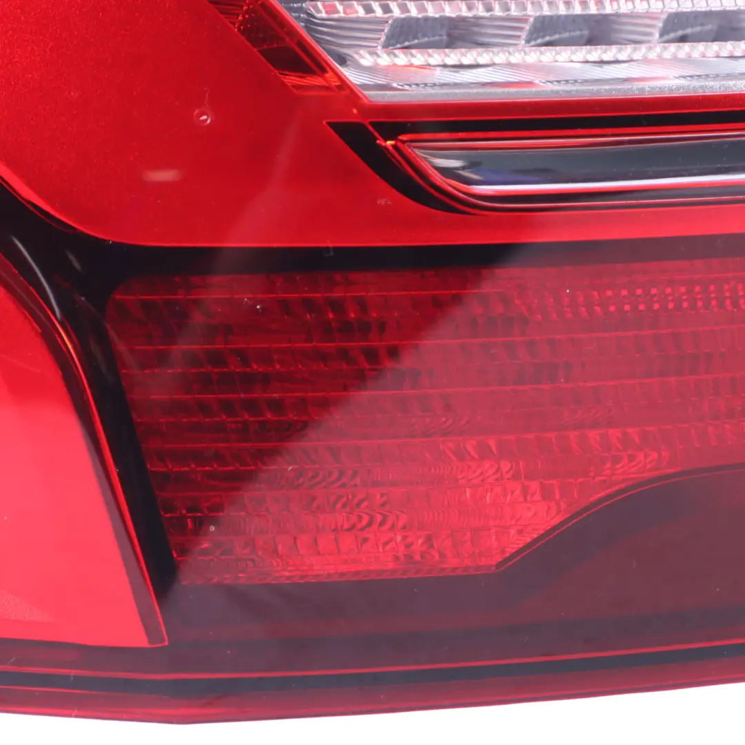 Lampa Lewa Tylna LED Światło Klapy Bagażnika do Audi A4 B9 Kombi o numerze 8W9945069AA Audi A4 B9 Kombi Lampa Lewa Tylna LED Światło Klapy Bagażnika - SKU 8W9945069AA - Numer Części 8W9945069AA