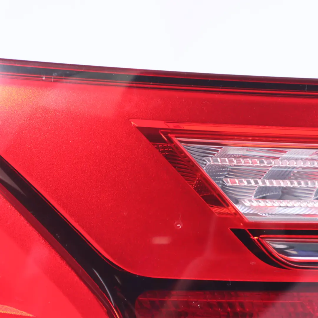 Fanalino di coda posteriore sinistro lampada LED per Audi A4 B9 Avant con numero di parte 8W9945069AA Audi A4 B9 Avant Fanalino di coda posteriore sinistro lampada LED - SKU 8W9945069AA - Numero di parte 8W9945069AA