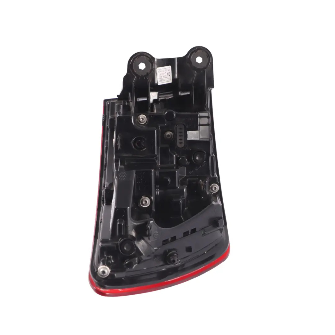 Fanale posteriore Pannello laterale destro Fanale per Audi A4 B9 con numero di parte 8W9945092 Audi A4 B9 Fanale posteriore Pannello laterale destro Fanale - SKU 8W9945092 - Numero di parte 8W9945092