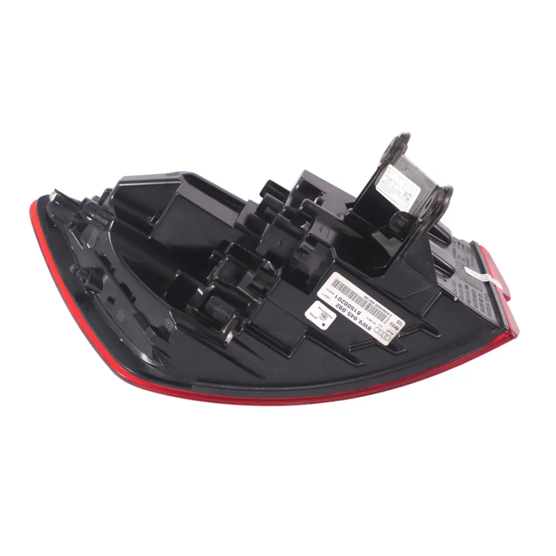 Fanale posteriore Pannello laterale destro Fanale per Audi A4 B9 con numero di parte 8W9945092 Audi A4 B9 Fanale posteriore Pannello laterale destro Fanale - SKU 8W9945092 - Numero di parte 8W9945092
