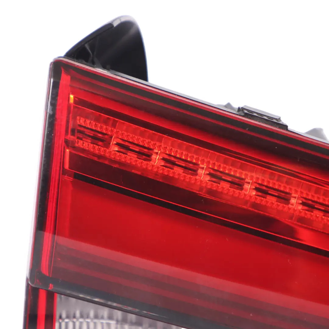 Fanale Posteriore Sinistro Luce Bagagliaio Portellone per Audi A4 B9 con numero di parte 8W9945093B Audi A4 B9 Fanale Posteriore Sinistro Luce Bagagliaio Portellone - SKU 8W9945093B - Numero di parte 8W9945093B