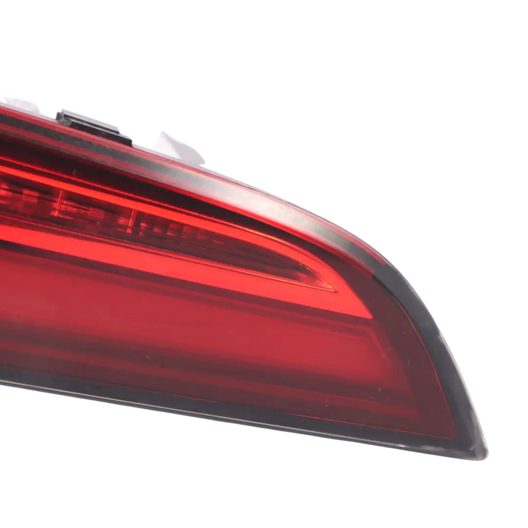 Audi A4 B9 Lampa Tylna W Klapę Lewy Tył Wewnętrzna - SKU 8W9945093B - Numer Części 8W9945093B
