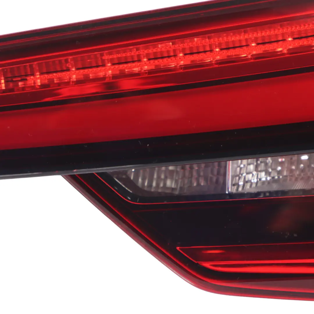 Lampada posteriore sinistra Luce Portellone bagagliaio per Audi A4 B9 con numero di parte 8W9945094B Audi A4 B9 Lampada posteriore sinistra Luce Portellone bagagliaio - SKU 8W9945094B - Numero di parte 8W9945094B