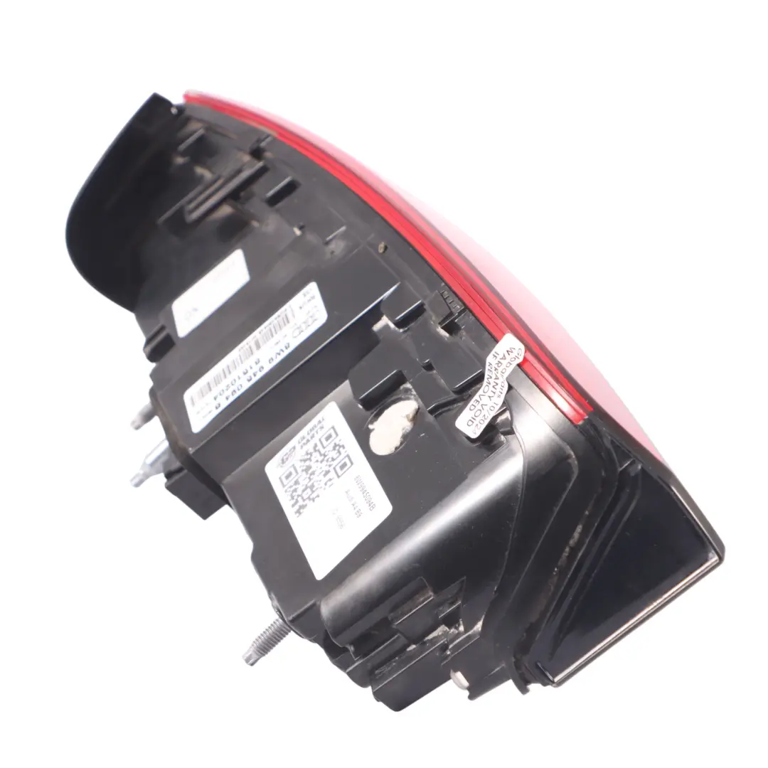 Lampada posteriore sinistra Luce Portellone bagagliaio per Audi A4 B9 con numero di parte 8W9945094B Audi A4 B9 Lampada posteriore sinistra Luce Portellone bagagliaio - SKU 8W9945094B - Numero di parte 8W9945094B