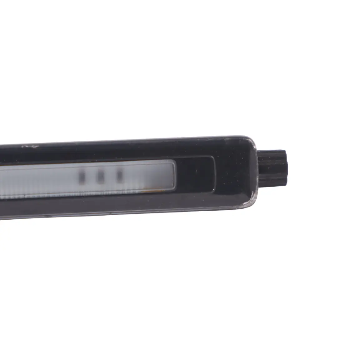 Fanale posteriore interno del bagagliaio sinistro destro per Audi A4 B9 con numero di parte 8W9947409 Audi A4 B9 Fanale posteriore interno del bagagliaio sinistro destro - SKU 8W9947409 - Numero di parte 8W9947409