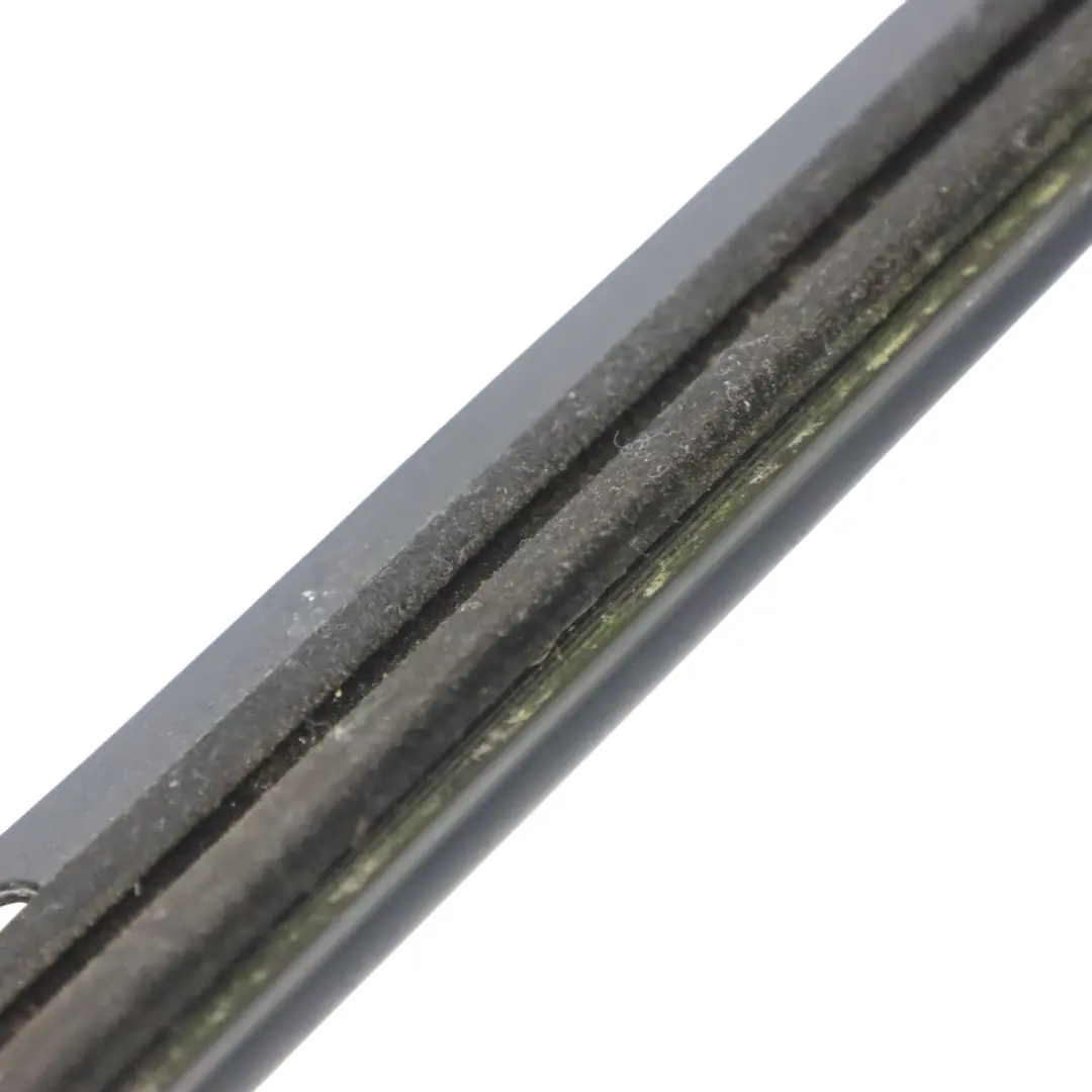 Bande habillage fenêtre Porte avant gauche Moulure étanchéité pour Audi A1 8X à propos du numéro de pièce 8X3837477 Audi A1 8X Bande habillage fenêtre Porte avant gauche Moulure étanchéité - SKU 8X3837477 - Numéro de pièce 8X3837477