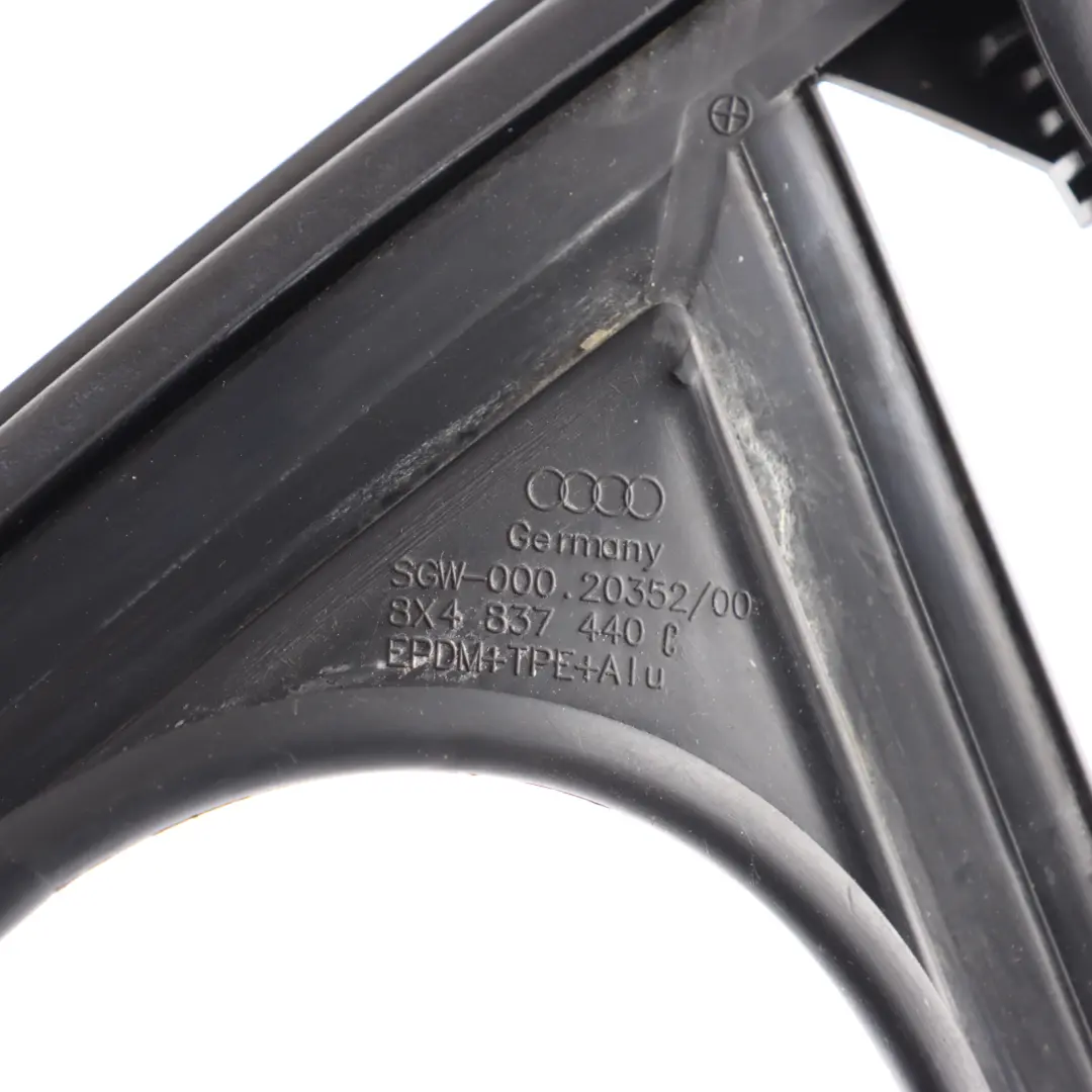Porta Finestra Guida Striscia Guarnizione Anteriore per Audi A1 S1 8X con numero di parte 8X4837440C Audi A1 S1 8X Porta Finestra Guida Striscia Guarnizione Anteriore - SKU 8X4837440C - Numero di parte 8X4837440C