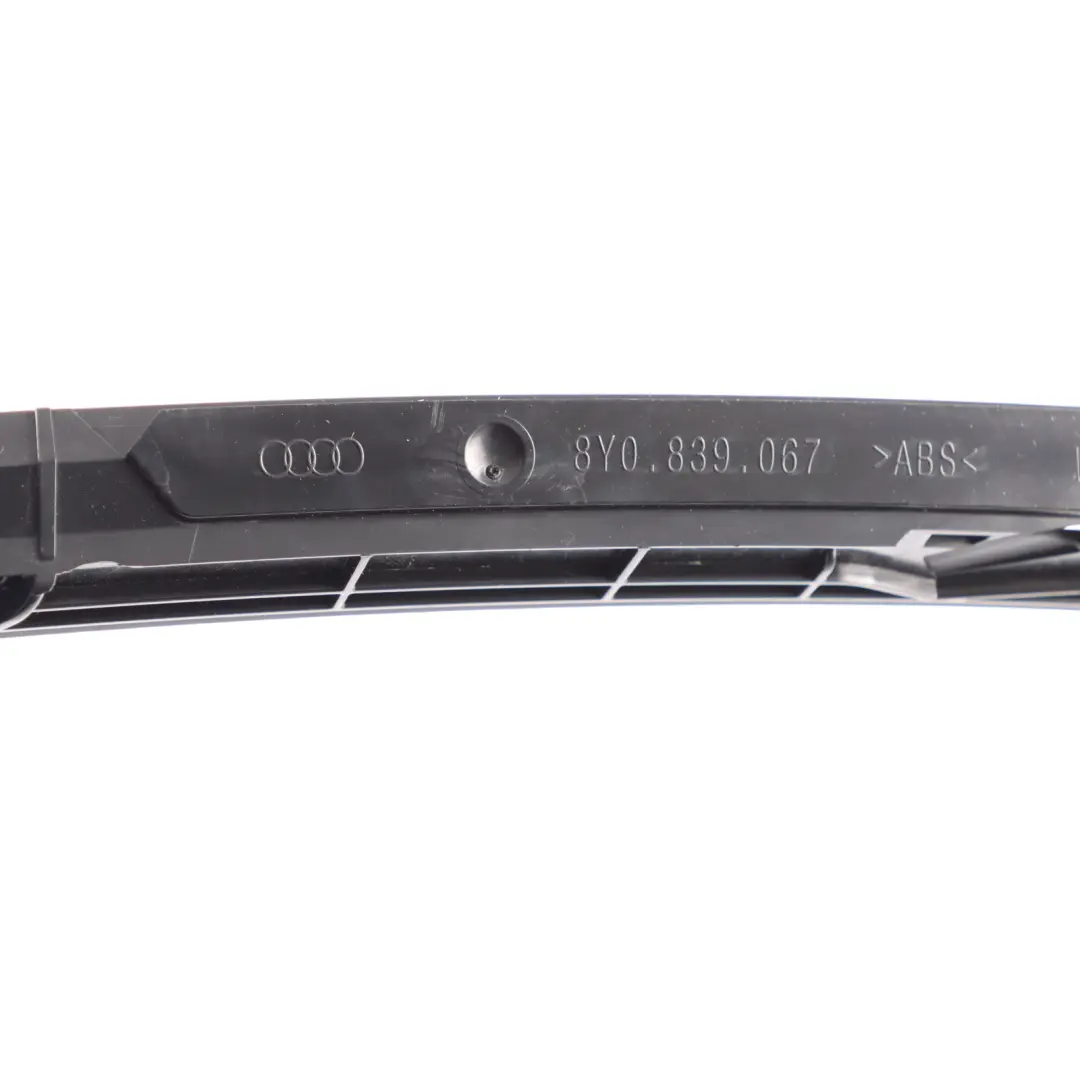 8Y Sportback Guida Del Lunotto Posteriore Sinistra per Audi A3 con numero di parte 8Y0839067 Audi A3 8Y Sportback Guida Del Lunotto Posteriore Sinistra - SKU 8Y0839067 - Numero di parte 8Y0839067