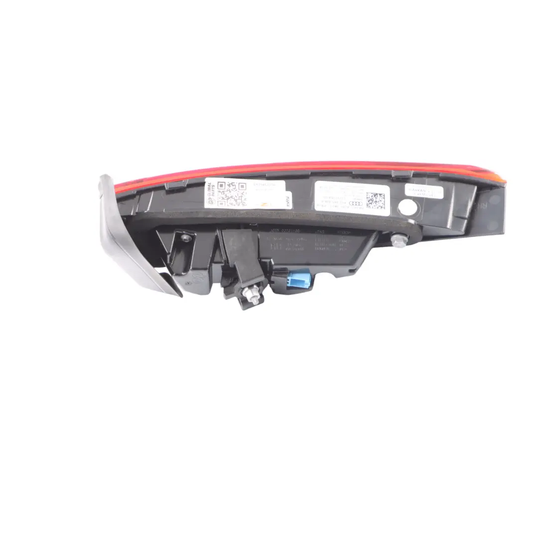 8Y Lampa Wewnętrzna Klapy Bagażnika Prawa do Audi A3 o numerze 8Y0945307A Audi A3 8Y Lampa Wewnętrzna Klapy Bagażnika Prawa - SKU 8Y0945308A - Numer Części 8Y0945307A