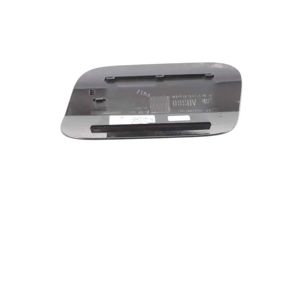 Audi A3 8Y Llenado De Combustible Tapa Tapón Tapa Mythical Negro - Y9T - SKU 8Y4809907-MYB - Número de pieza 8Y4809907