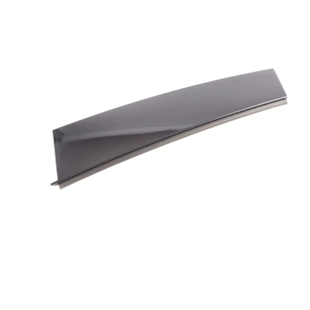 8Y Remate Ventana Pilar B Tapa Puerta Trasera Derecha para Audi S3 con número de pieza 8Y0839902 Audi S3 8Y Remate Ventana Pilar B Tapa Puerta Trasera Derecha - SKU 8Y0839902 - Número de pieza 8Y0839902