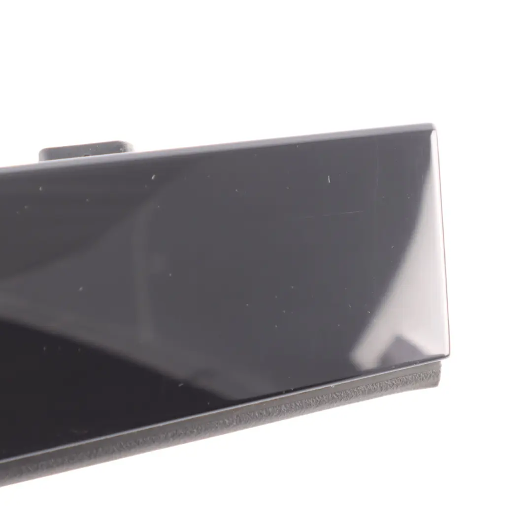 8Y Remate Ventana Pilar B Tapa Puerta Trasera Derecha para Audi S3 con número de pieza 8Y0839902 Audi S3 8Y Remate Ventana Pilar B Tapa Puerta Trasera Derecha - SKU 8Y0839902 - Número de pieza 8Y0839902