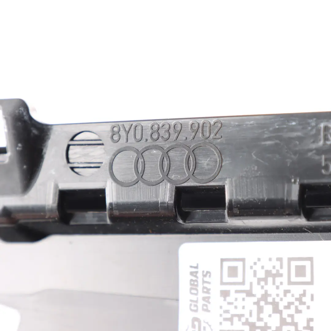 Audi S3 8Y Finition Vitre Du Montant B De La Porte Arrière Droite - SKU 8Y0839902 - Numéro de pièce 8Y0839902