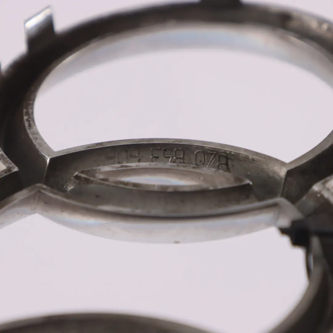 Znaczek Logo Emblemat Kratki Zderzaka Przedniej do Audi TT 8J o numerze 8Z0853605 Audi TT 8J Znaczek Logo Emblemat Kratki Zderzaka Przedniej - SKU 8Z0853605 - Numer Części 8Z0853605