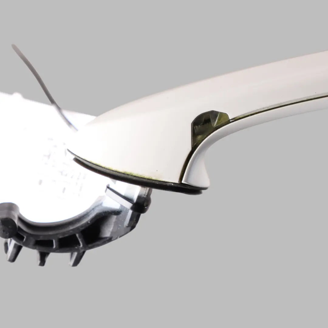 Manija Exterior Agarre Delantero Izquierdo Alpinweiss 3 - 300 para BMW F40 G20 G30 con número de pieza 9491457 BMW F40 G20 G30 Manija Exterior Agarre Delantero Izquierdo Alpinweiss 3 - 300 - SKU 9491457-AW - Número de pieza 9491457