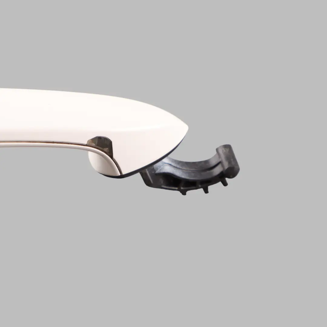 Tirador Puerta Exterior Trasero Derecho Blanco Alpino para BMW F40 F44 G20 con número de pieza 9491458 BMW F40 F44 G20 Tirador Puerta Exterior Trasero Derecho Blanco Alpino - SKU 9491458-AW - Número de pieza 9491458