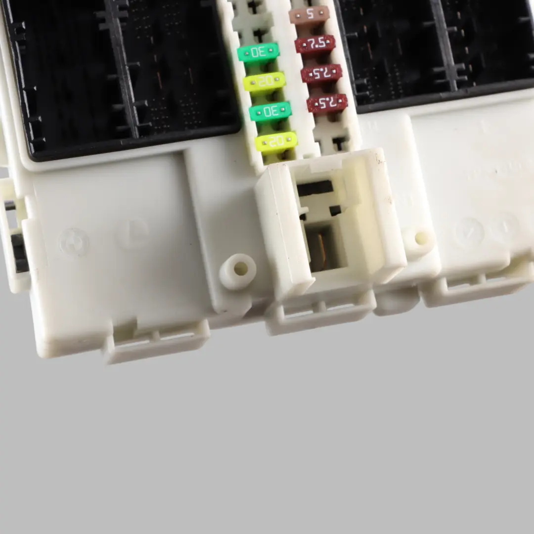 Moduł Sterujący Nadwozia BMW F22 F23 F30 F32 F33 BCM Jednostka ECU do o numerze 9868384 Moduł Sterujący Nadwozia BMW F22 F23 F30 F32 F33 BCM Jednostka ECU - SKU 9868384 - Numer Części 9868384