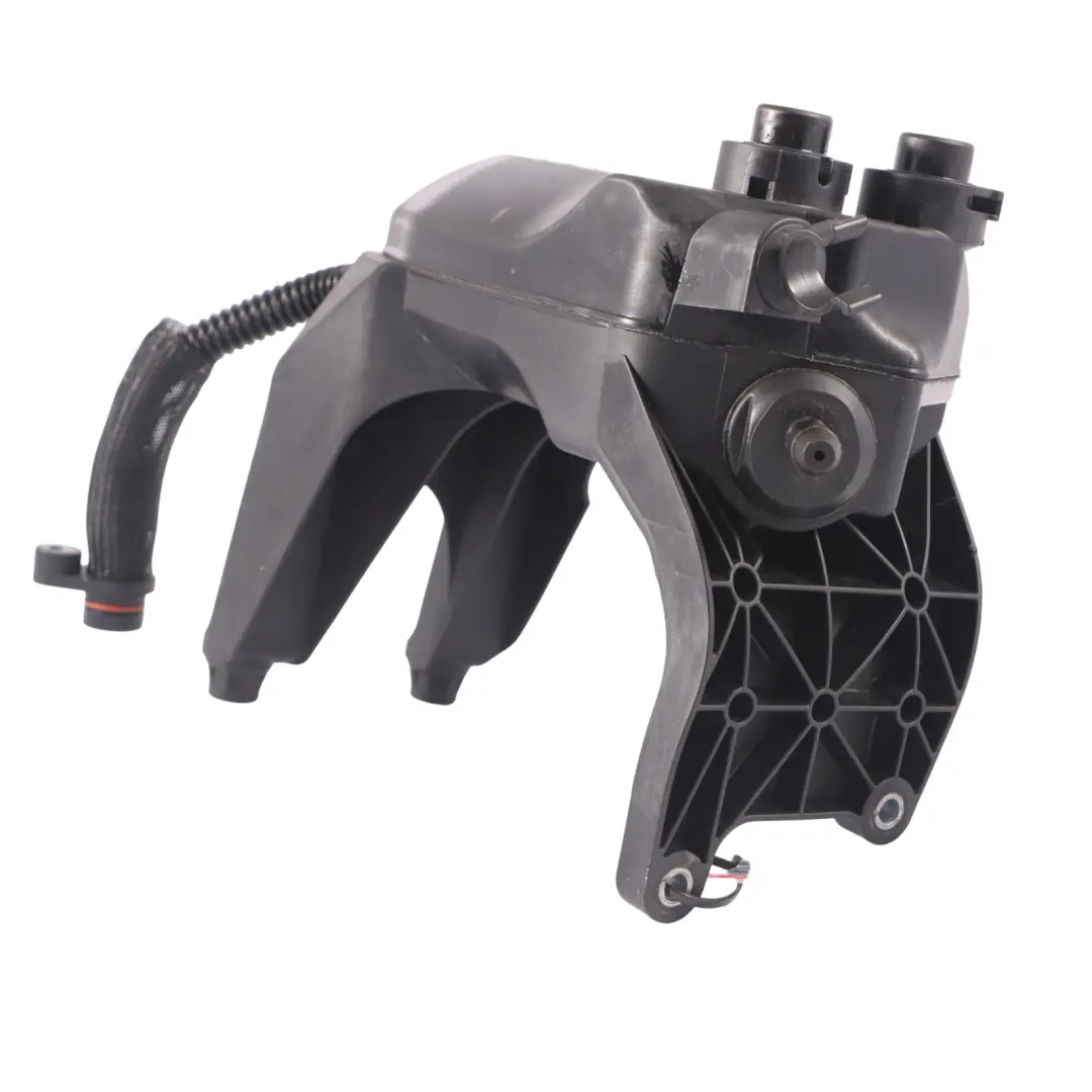 Mercedes W176 C117 X156 45 AMG Separatore olio motore Sfiato - SKU A1330104800 - Numero di parte A1330104800